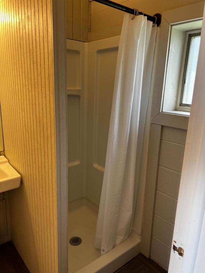 The Cedar Hotel 2*